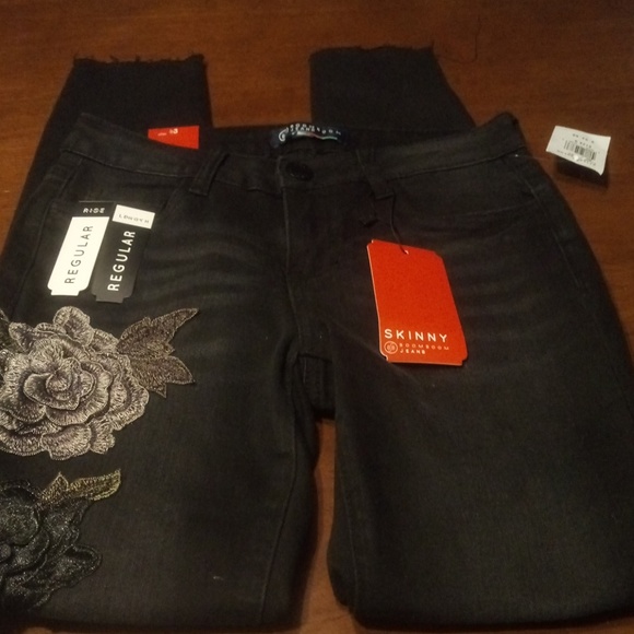 🆕 NWT Boom Boom Skinny 🌸 Flower 🌸 Patched Jeans